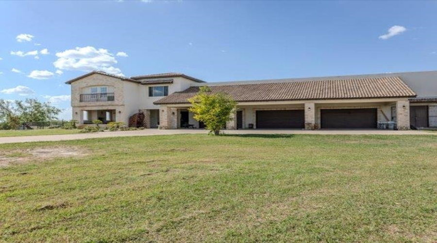 304 Tomcat Ln., LAREDO, Texas 78045, 4 Bedrooms Bedrooms, 8 Rooms Rooms,4 BathroomsBathrooms,Residential,For Sale,304 Tomcat Ln.,20264550