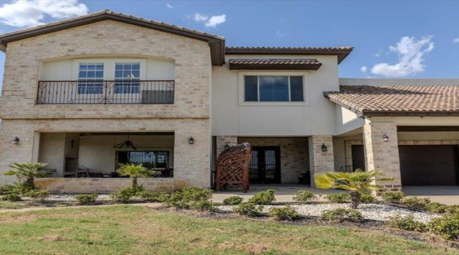 304 Tomcat Ln., LAREDO, Texas 78045, 4 Bedrooms Bedrooms, 8 Rooms Rooms,4 BathroomsBathrooms,Residential,For Sale,304 Tomcat Ln.,20264550
