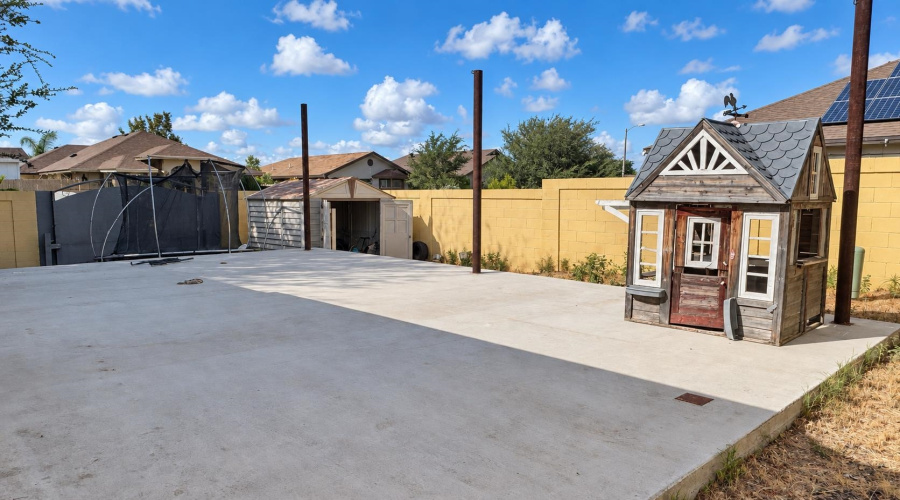 302 Begona Ct, Laredo, Texas 78046, 3 Bedrooms Bedrooms, 8 Rooms Rooms,2 BathroomsBathrooms,Residential,For Sale,302 Begona Ct,20264552