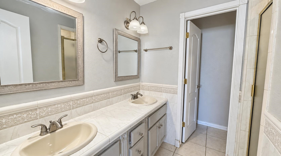 302 Begona Ct, Laredo, Texas 78046, 3 Bedrooms Bedrooms, 8 Rooms Rooms,2 BathroomsBathrooms,Residential,For Sale,302 Begona Ct,20264552