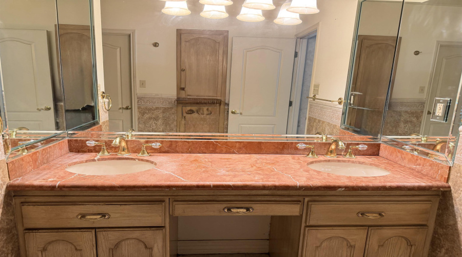206 Chateau La Fitte Ct, Laredo, Texas 78041, 3 Bedrooms Bedrooms, 8 Rooms Rooms,3 BathroomsBathrooms,Residential,For Sale,206 Chateau La Fitte Ct,20264556