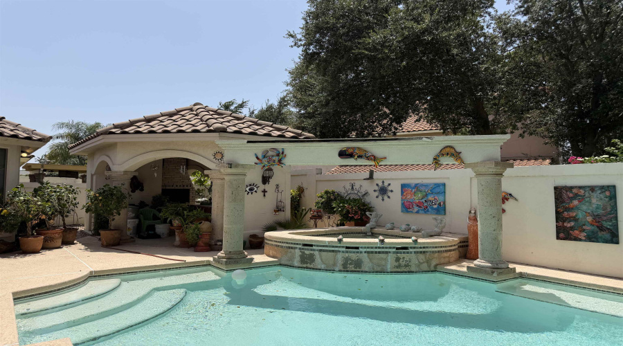 206 Chateau La Fitte Ct, Laredo, Texas 78041, 3 Bedrooms Bedrooms, 8 Rooms Rooms,3 BathroomsBathrooms,Residential,For Sale,206 Chateau La Fitte Ct,20264556
