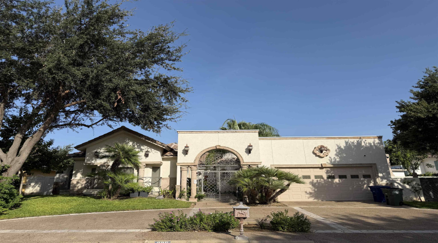 206 Chateau La Fitte Ct, Laredo, Texas 78041, 3 Bedrooms Bedrooms, 8 Rooms Rooms,3 BathroomsBathrooms,Residential,For Sale,206 Chateau La Fitte Ct,20264556