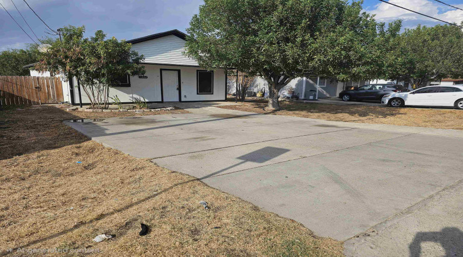 1222 Paseo De Danubio, Rio Bravo, Texas 78046-7649, 3 Bedrooms Bedrooms, 5 Rooms Rooms,1 BathroomBathrooms,Residential,For Sale,1222 Paseo De Danubio,20264558