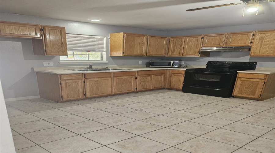 1222 Paseo De Danubio, Rio Bravo, Texas 78046-7649, 3 Bedrooms Bedrooms, 5 Rooms Rooms,1 BathroomBathrooms,Residential,For Sale,1222 Paseo De Danubio,20264558