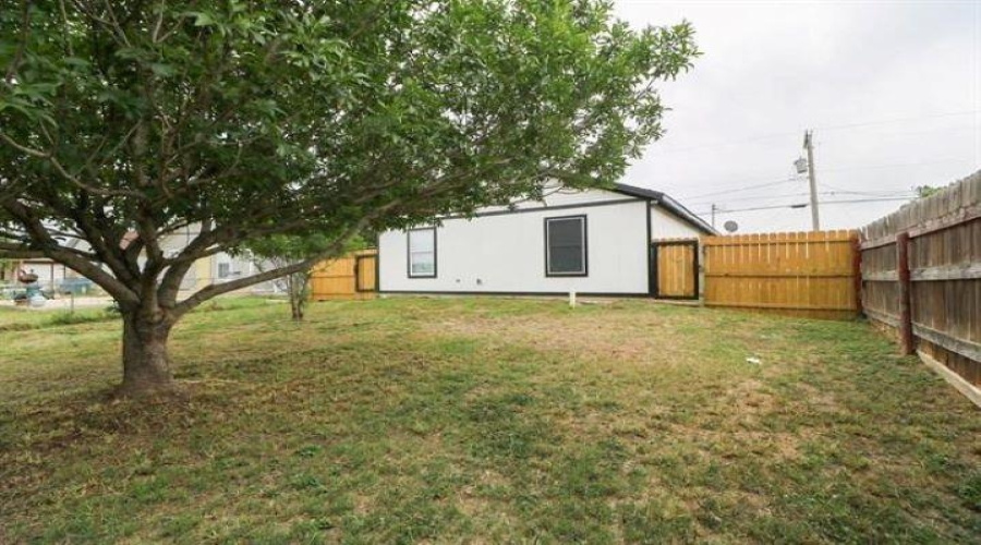 1222 Paseo De Danubio, Rio Bravo, Texas 78046-7649, 3 Bedrooms Bedrooms, 5 Rooms Rooms,1 BathroomBathrooms,Residential,For Sale,1222 Paseo De Danubio,20264558