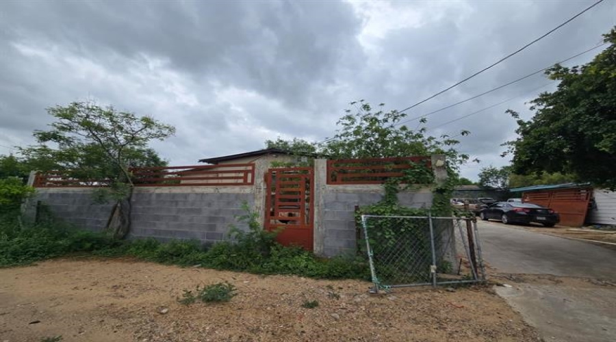 2413 Santa Clara St, Laredo, Texas 78046, 3 Bedrooms Bedrooms, 5 Rooms Rooms,2 BathroomsBathrooms,Residential,For Sale,2413 Santa Clara St,20264559