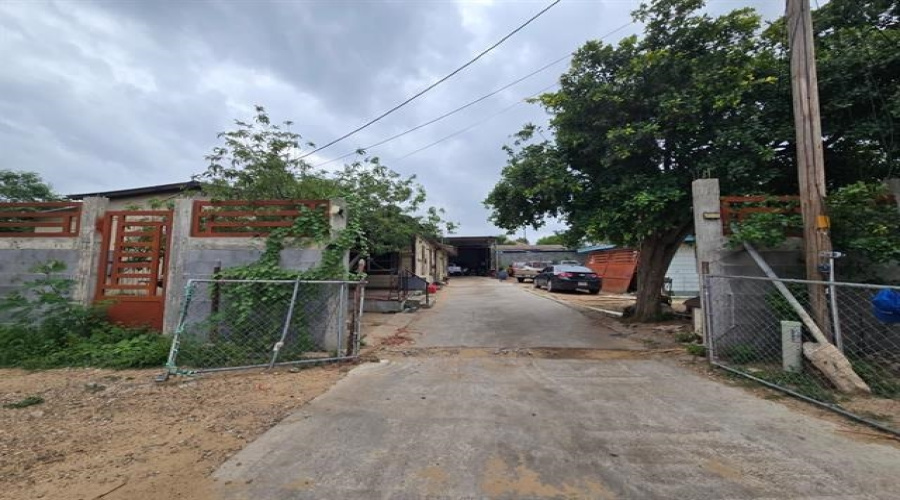 2413 Santa Clara St, Laredo, Texas 78046, 3 Bedrooms Bedrooms, 5 Rooms Rooms,2 BathroomsBathrooms,Residential,For Sale,2413 Santa Clara St,20264559