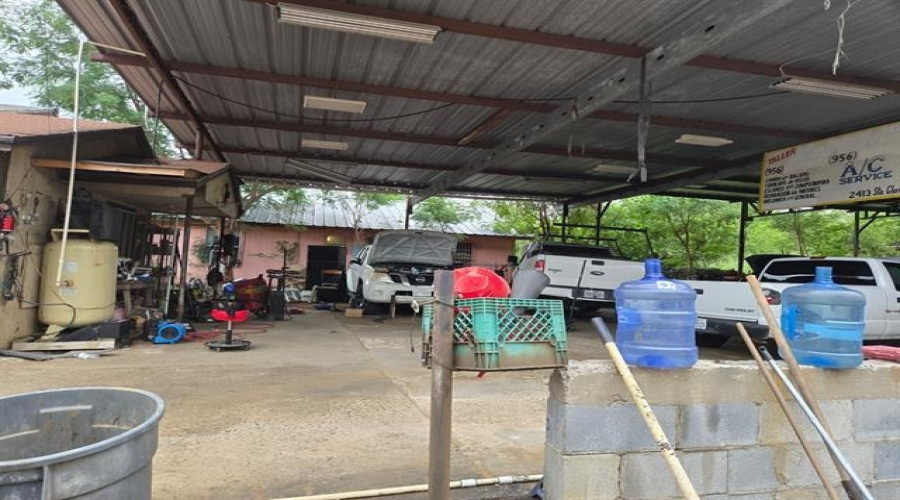 2413 Santa Clara St, Laredo, Texas 78046, 3 Bedrooms Bedrooms, 5 Rooms Rooms,2 BathroomsBathrooms,Residential,For Sale,2413 Santa Clara St,20264559