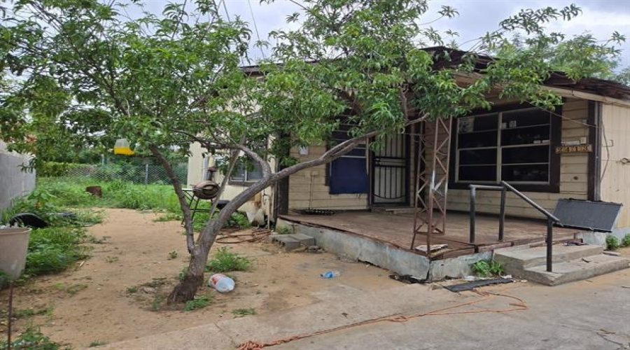 2413 Santa Clara St, Laredo, Texas 78046, 3 Bedrooms Bedrooms, 5 Rooms Rooms,2 BathroomsBathrooms,Residential,For Sale,2413 Santa Clara St,20264559
