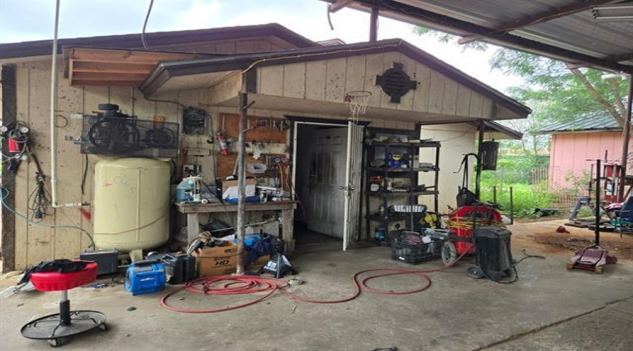 2413 Santa Clara St, Laredo, Texas 78046, 3 Bedrooms Bedrooms, 5 Rooms Rooms,2 BathroomsBathrooms,Residential,For Sale,2413 Santa Clara St,20264559