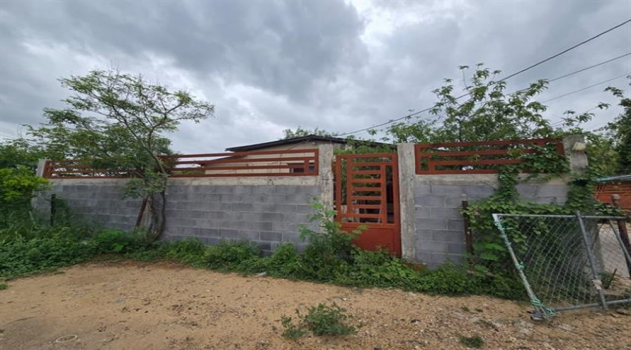 2413 Santa Clara St, Laredo, Texas 78046, 3 Bedrooms Bedrooms, 5 Rooms Rooms,2 BathroomsBathrooms,Residential,For Sale,2413 Santa Clara St,20264559