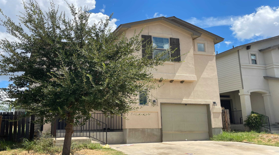 9987 Inmaculada Ln, Laredo, Texas 78045, 3 Bedrooms Bedrooms, 4 Rooms Rooms,2 BathroomsBathrooms,Residential,For Rent,9987 Inmaculada Ln,20264564