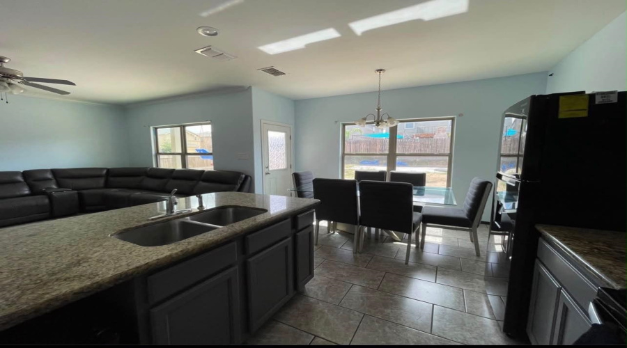 9987 Inmaculada Ln, Laredo, Texas 78045, 3 Bedrooms Bedrooms, 4 Rooms Rooms,2 BathroomsBathrooms,Residential,For Rent,9987 Inmaculada Ln,20264564