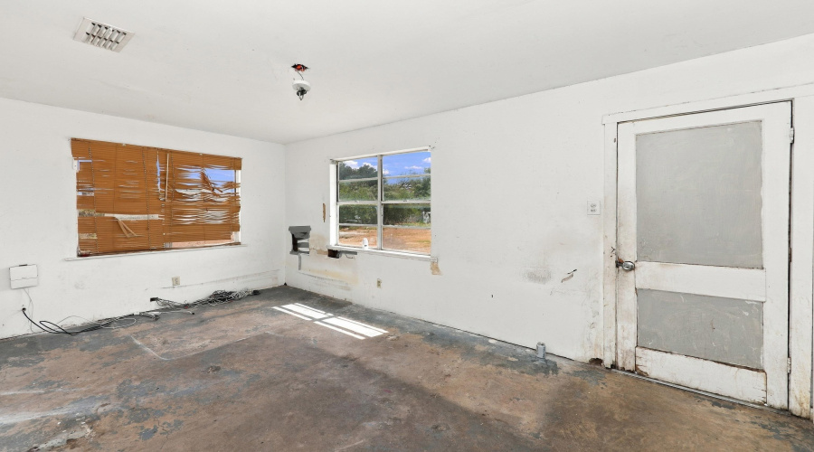 2501 Corpus Christi St, Laredo, Texas 78043, 2 Bedrooms Bedrooms, 4 Rooms Rooms,1 BathroomBathrooms,Residential,For Sale,2501 Corpus Christi St,20264566