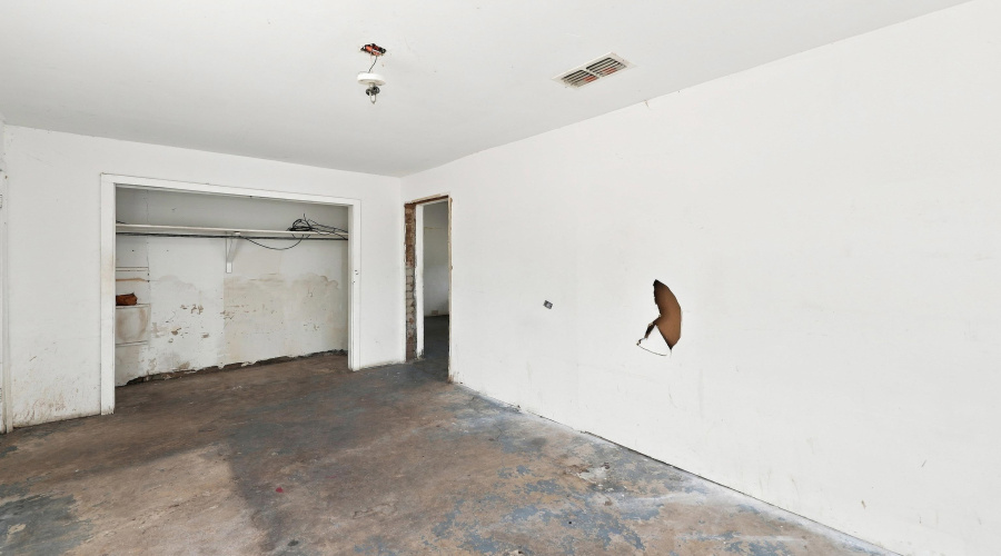 2501 Corpus Christi St, Laredo, Texas 78043, 2 Bedrooms Bedrooms, 4 Rooms Rooms,1 BathroomBathrooms,Residential,For Sale,2501 Corpus Christi St,20264566