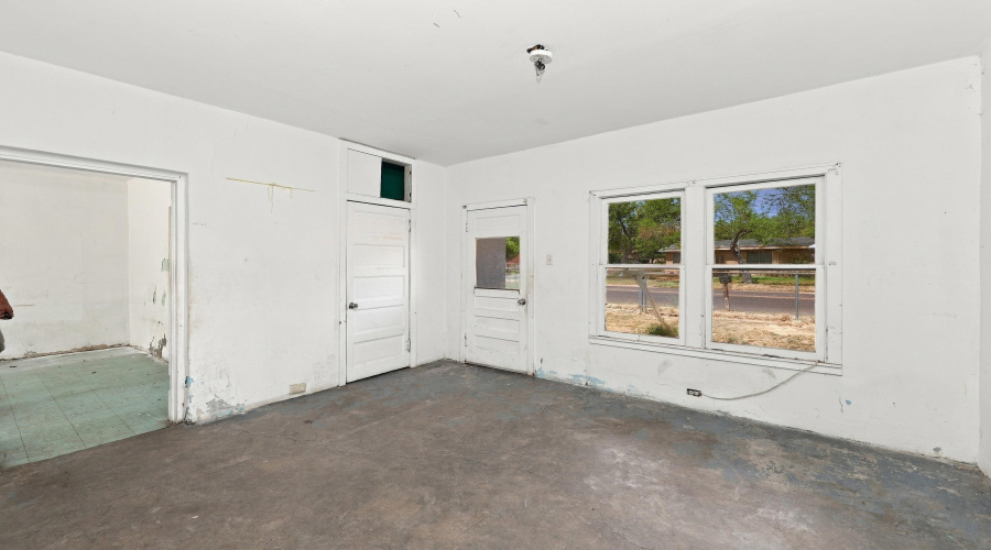 2501 Corpus Christi St, Laredo, Texas 78043, 2 Bedrooms Bedrooms, 4 Rooms Rooms,1 BathroomBathrooms,Residential,For Sale,2501 Corpus Christi St,20264566
