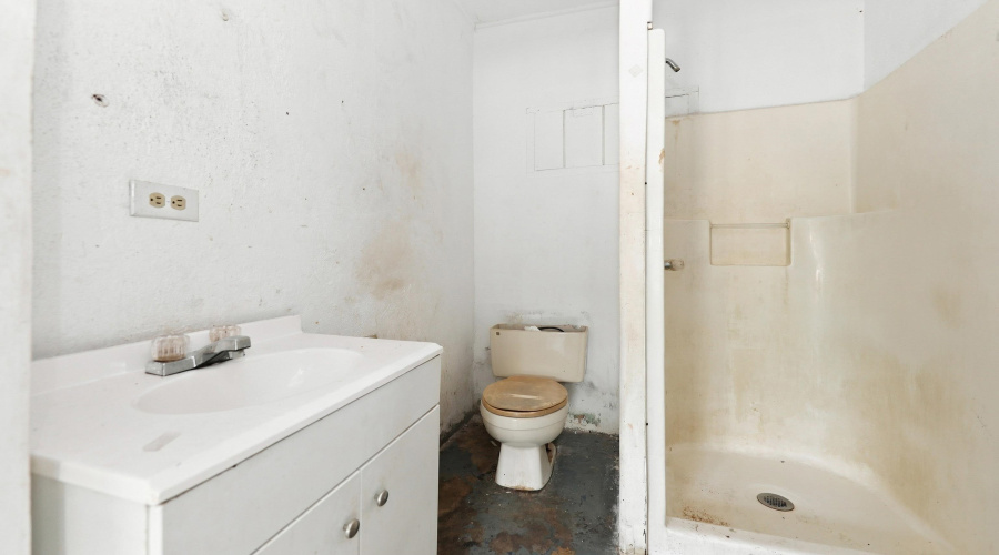 2501 Corpus Christi St, Laredo, Texas 78043, 2 Bedrooms Bedrooms, 4 Rooms Rooms,1 BathroomBathrooms,Residential,For Sale,2501 Corpus Christi St,20264566