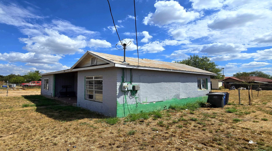 2501 Corpus Christi St, Laredo, Texas 78043, 2 Bedrooms Bedrooms, 4 Rooms Rooms,1 BathroomBathrooms,Residential,For Sale,2501 Corpus Christi St,20264566