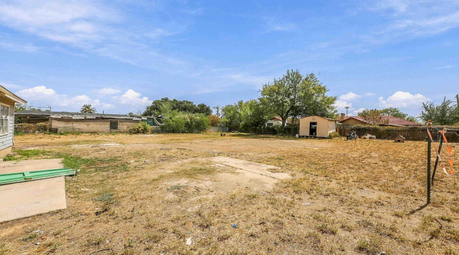 2501 Corpus Christi St, Laredo, Texas 78043, 2 Bedrooms Bedrooms, 4 Rooms Rooms,1 BathroomBathrooms,Residential,For Sale,2501 Corpus Christi St,20264566