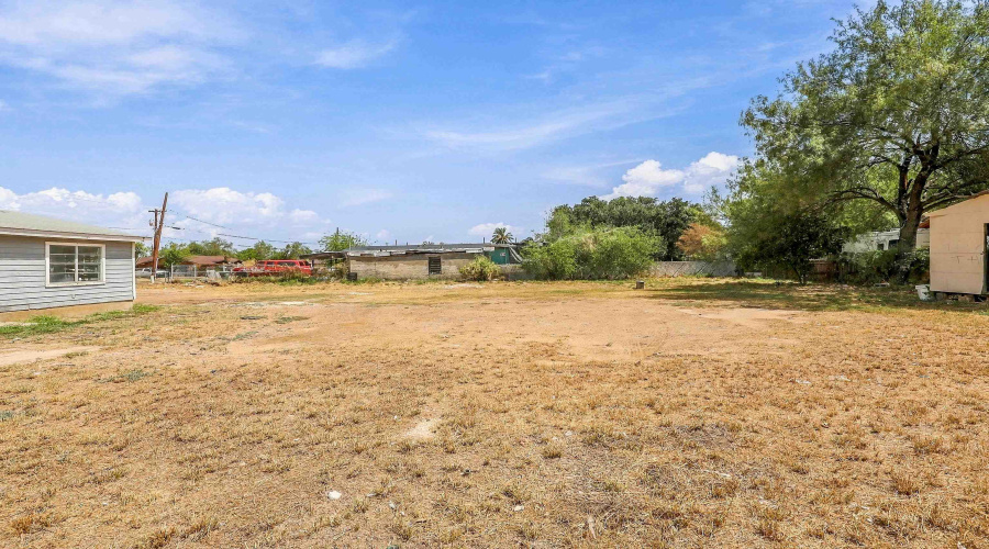 2501 Corpus Christi St, Laredo, Texas 78043, 2 Bedrooms Bedrooms, 4 Rooms Rooms,1 BathroomBathrooms,Residential,For Sale,2501 Corpus Christi St,20264566