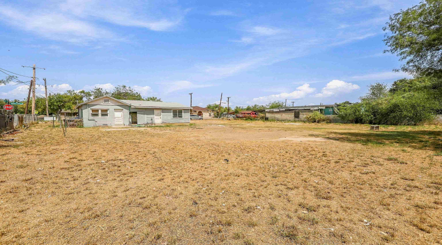 2501 Corpus Christi St, Laredo, Texas 78043, 2 Bedrooms Bedrooms, 4 Rooms Rooms,1 BathroomBathrooms,Residential,For Sale,2501 Corpus Christi St,20264566