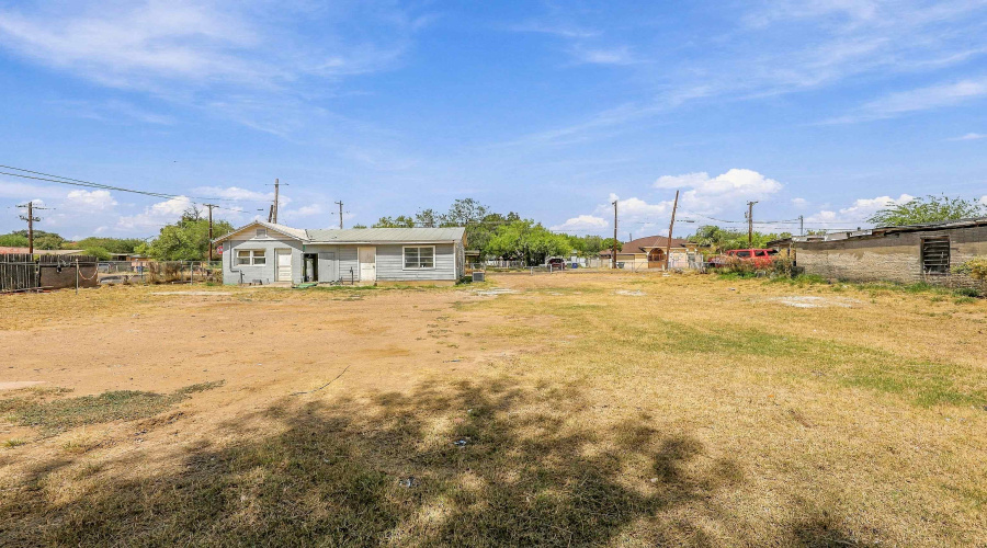 2501 Corpus Christi St, Laredo, Texas 78043, 2 Bedrooms Bedrooms, 4 Rooms Rooms,1 BathroomBathrooms,Residential,For Sale,2501 Corpus Christi St,20264566