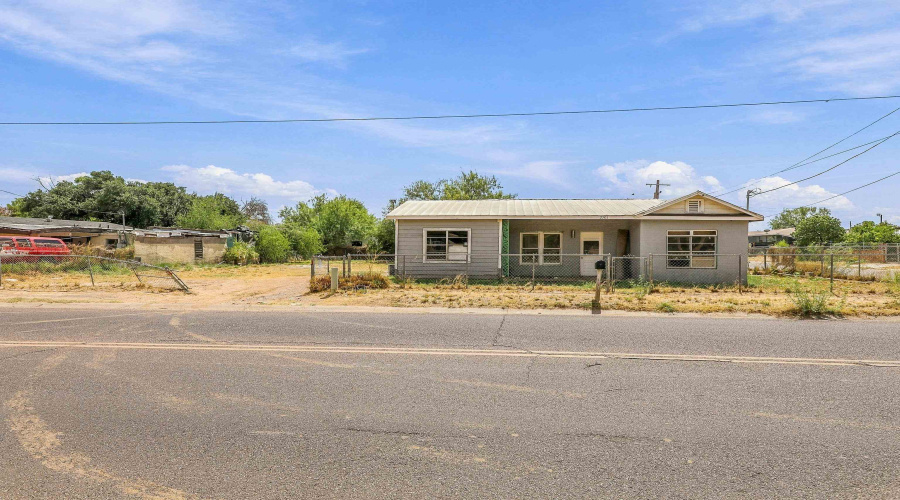 2501 Corpus Christi St, Laredo, Texas 78043, 2 Bedrooms Bedrooms, 4 Rooms Rooms,1 BathroomBathrooms,Residential,For Sale,2501 Corpus Christi St,20264566