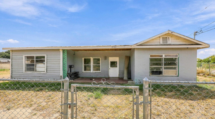 2501 Corpus Christi St, Laredo, Texas 78043, 2 Bedrooms Bedrooms, 4 Rooms Rooms,1 BathroomBathrooms,Residential,For Sale,2501 Corpus Christi St,20264566