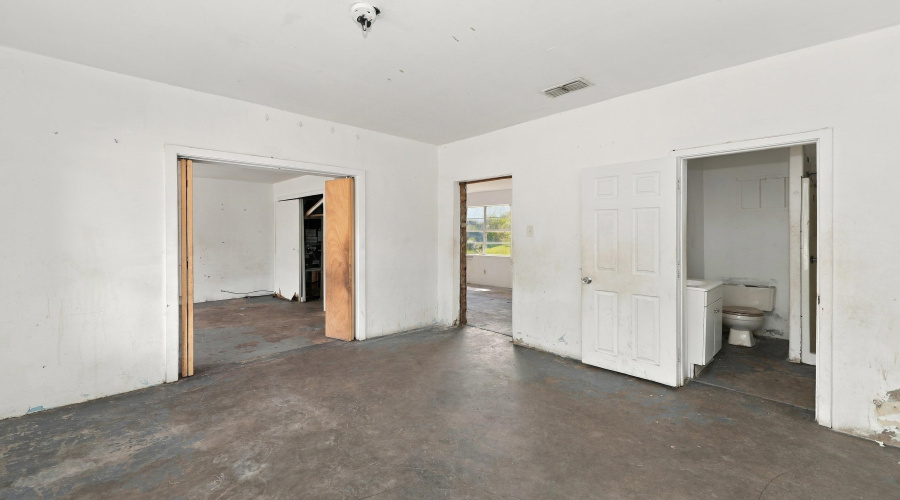 2501 Corpus Christi St, Laredo, Texas 78043, 2 Bedrooms Bedrooms, 4 Rooms Rooms,1 BathroomBathrooms,Residential,For Sale,2501 Corpus Christi St,20264566