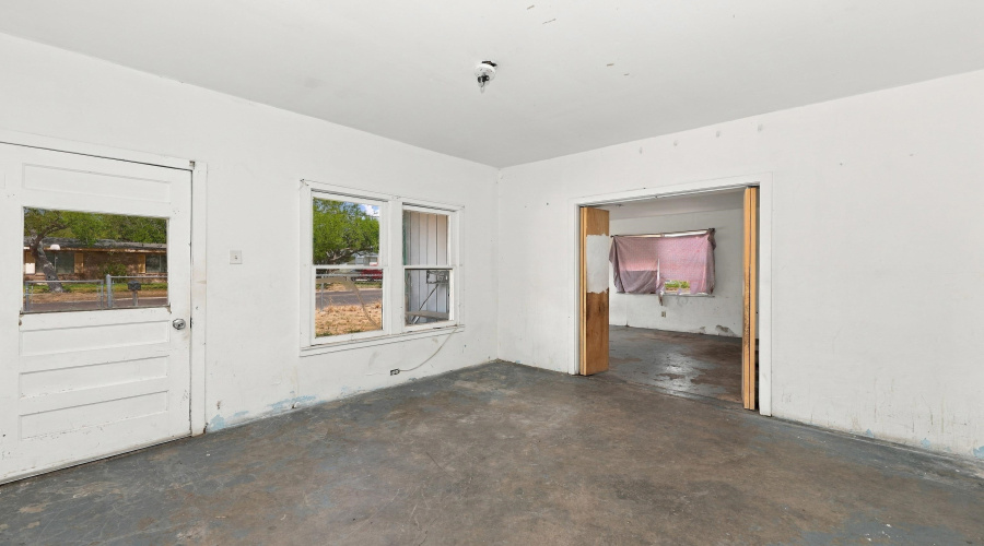 2501 Corpus Christi St, Laredo, Texas 78043, 2 Bedrooms Bedrooms, 4 Rooms Rooms,1 BathroomBathrooms,Residential,For Sale,2501 Corpus Christi St,20264566