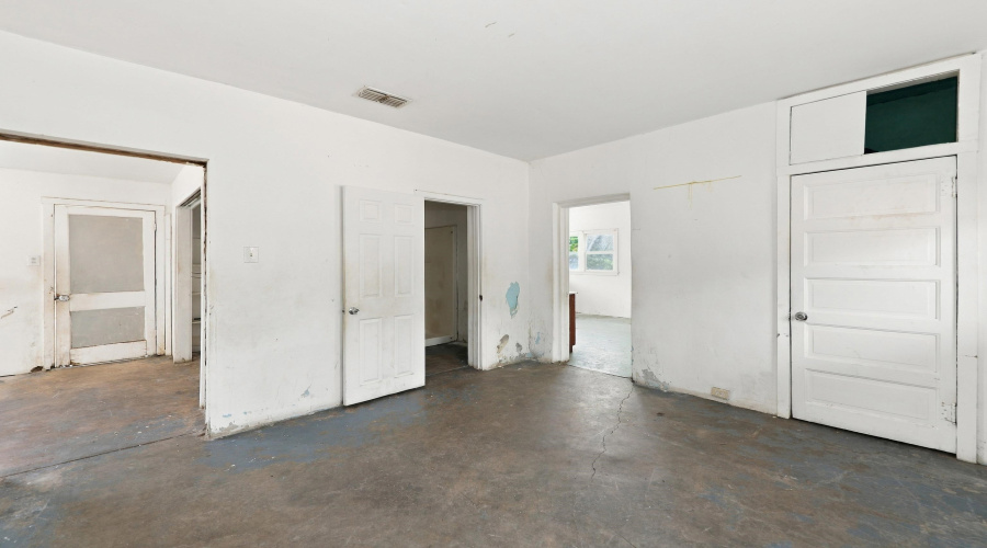 2501 Corpus Christi St, Laredo, Texas 78043, 2 Bedrooms Bedrooms, 4 Rooms Rooms,1 BathroomBathrooms,Residential,For Sale,2501 Corpus Christi St,20264566