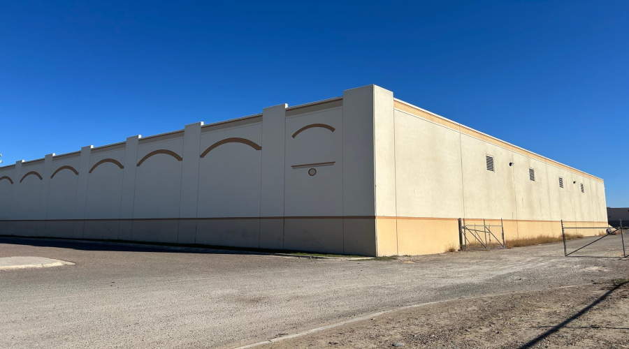 502 Nafta Blvd, Laredo, Texas 78045, 1 Bedroom Bedrooms, 21 Rooms Rooms,2 BathroomsBathrooms,Commercial/industrial,For Rent,502 Nafta Blvd,20264568