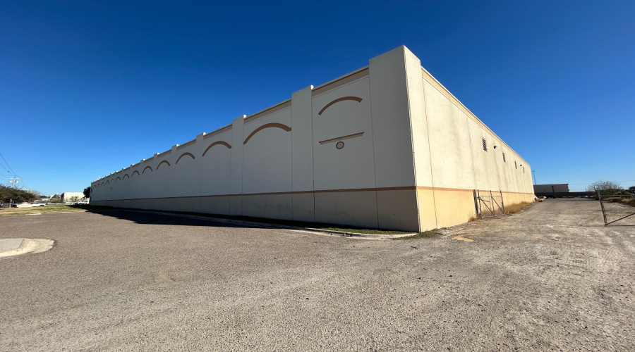 502 Nafta Blvd, Laredo, Texas 78045, 1 Bedroom Bedrooms, 21 Rooms Rooms,2 BathroomsBathrooms,Commercial/industrial,For Rent,502 Nafta Blvd,20264568