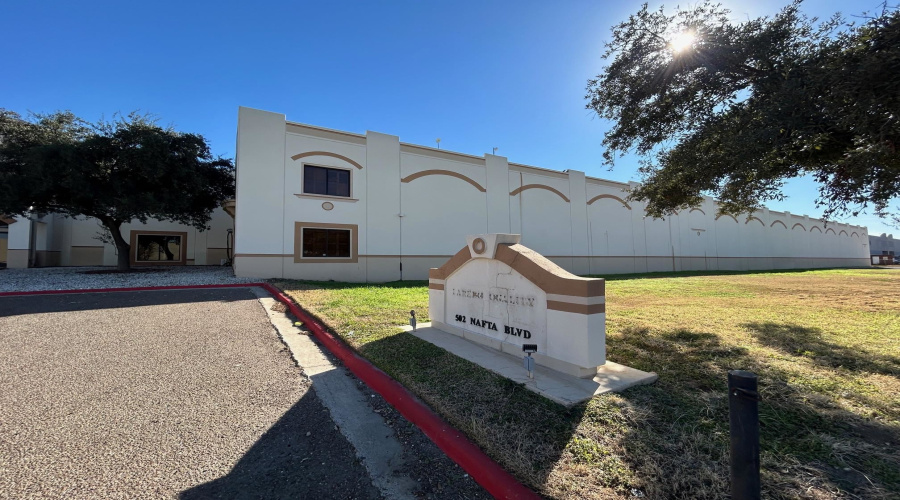 502 Nafta Blvd, Laredo, Texas 78045, 1 Bedroom Bedrooms, 21 Rooms Rooms,2 BathroomsBathrooms,Commercial/industrial,For Rent,502 Nafta Blvd,20264568