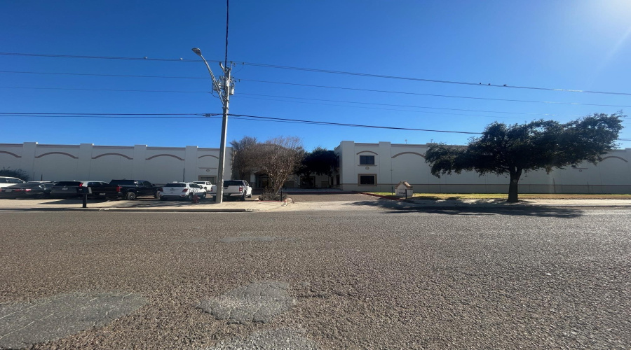 502 Nafta Blvd, Laredo, Texas 78045, 1 Bedroom Bedrooms, 21 Rooms Rooms,2 BathroomsBathrooms,Commercial/industrial,For Rent,502 Nafta Blvd,20264568