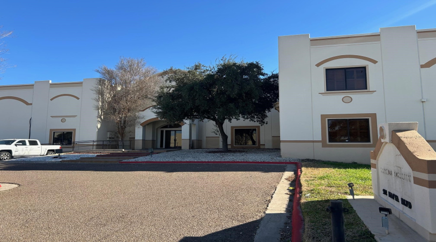 502 Nafta Blvd, Laredo, Texas 78045, 1 Bedroom Bedrooms, 21 Rooms Rooms,2 BathroomsBathrooms,Commercial/industrial,For Rent,502 Nafta Blvd,20264568