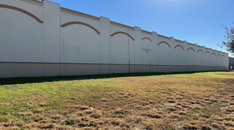 502 Nafta Blvd, Laredo, Texas 78045, 1 Bedroom Bedrooms, 21 Rooms Rooms,2 BathroomsBathrooms,Commercial/industrial,For Rent,502 Nafta Blvd,20264568
