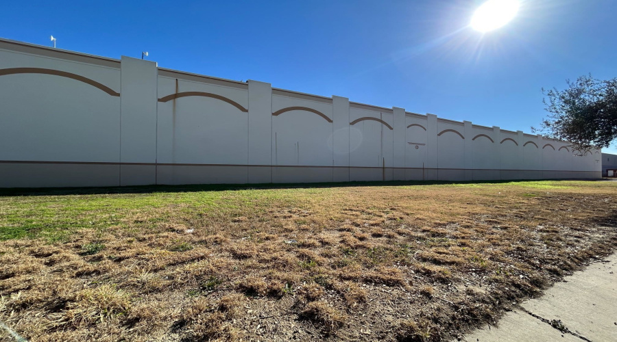 502 Nafta Blvd, Laredo, Texas 78045, 1 Bedroom Bedrooms, 21 Rooms Rooms,2 BathroomsBathrooms,Commercial/industrial,For Rent,502 Nafta Blvd,20264568