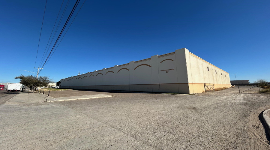 502 Nafta Blvd, Laredo, Texas 78045, 1 Bedroom Bedrooms, 21 Rooms Rooms,2 BathroomsBathrooms,Commercial/industrial,For Rent,502 Nafta Blvd,20264568