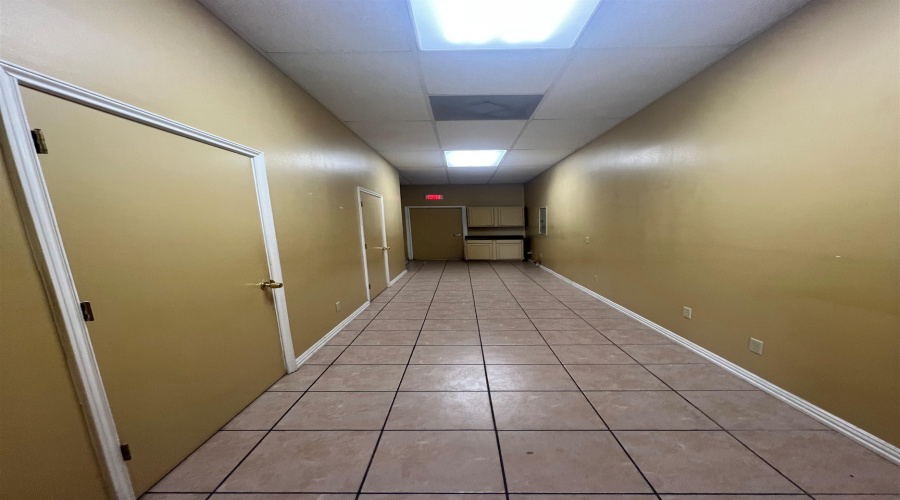 5460 Springfield Ave, Laredo, Texas 78041, 11 Rooms Rooms,1 BathroomBathrooms,Commercial retail/office,For Rent,5460 Springfield Ave,20264567