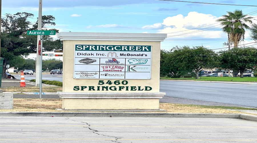 5460 Springfield Ave, Laredo, Texas 78041, 11 Rooms Rooms,1 BathroomBathrooms,Commercial retail/office,For Rent,5460 Springfield Ave,20264567
