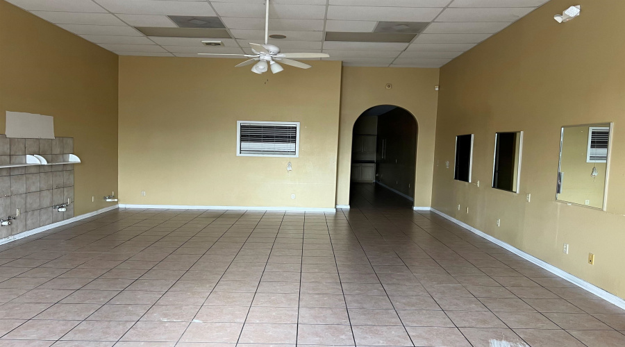 5460 Springfield Ave, Laredo, Texas 78041, 11 Rooms Rooms,1 BathroomBathrooms,Commercial retail/office,For Rent,5460 Springfield Ave,20264567