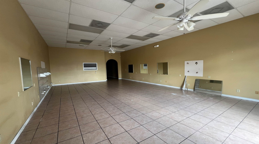 5460 Springfield Ave, Laredo, Texas 78041, 11 Rooms Rooms,1 BathroomBathrooms,Commercial retail/office,For Rent,5460 Springfield Ave,20264567