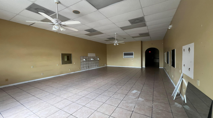 5460 Springfield Ave, Laredo, Texas 78041, 11 Rooms Rooms,1 BathroomBathrooms,Commercial retail/office,For Rent,5460 Springfield Ave,20264567