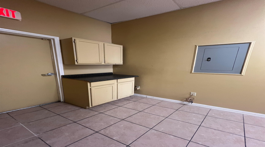 5460 Springfield Ave, Laredo, Texas 78041, 11 Rooms Rooms,1 BathroomBathrooms,Commercial retail/office,For Rent,5460 Springfield Ave,20264567