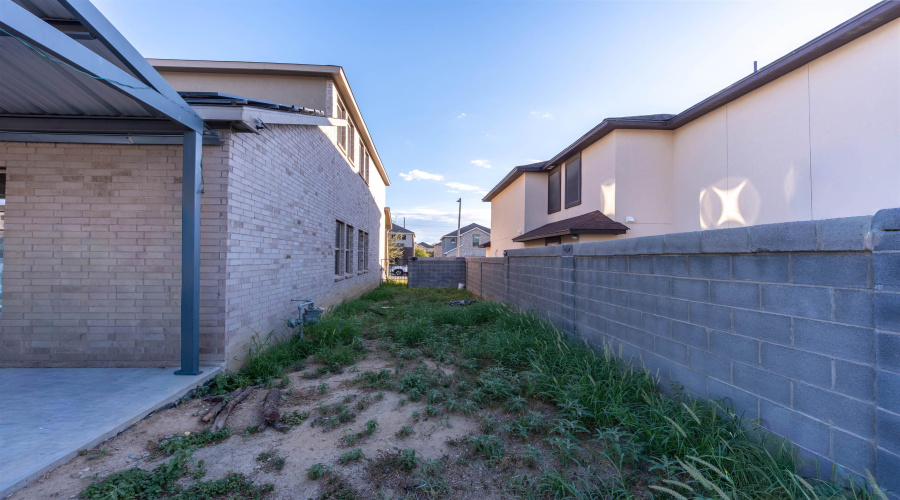 5522 Stallion Ln., Laredo, Texas 78046, 4 Bedrooms Bedrooms, 7 Rooms Rooms,2 BathroomsBathrooms,Residential,For Sale,5522 Stallion Ln.,20264570
