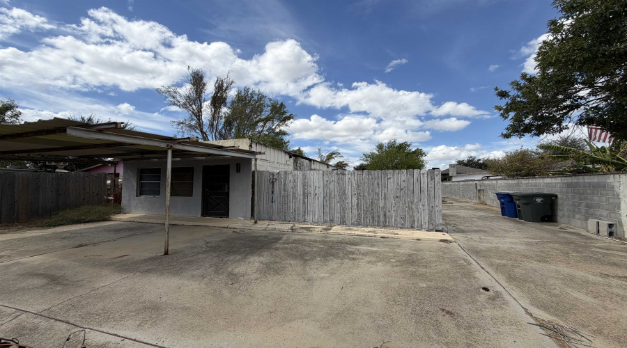 3310 East Fiesta Lp, Laredo, Texas 78043, 1 Bedroom Bedrooms, 2 Rooms Rooms,1 BathroomBathrooms,Residential,For Sale,3310 East Fiesta Lp,20264572