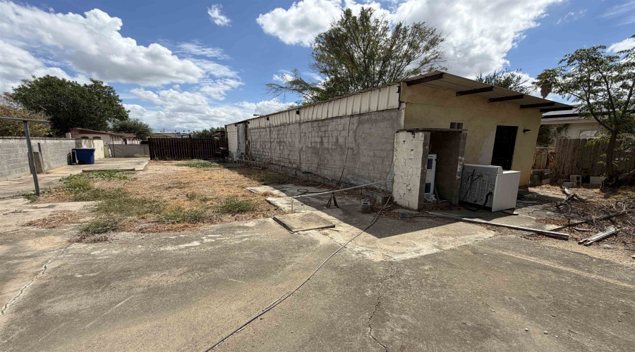 3310 East Fiesta Lp, Laredo, Texas 78043, 1 Bedroom Bedrooms, 2 Rooms Rooms,1 BathroomBathrooms,Residential,For Sale,3310 East Fiesta Lp,20264572