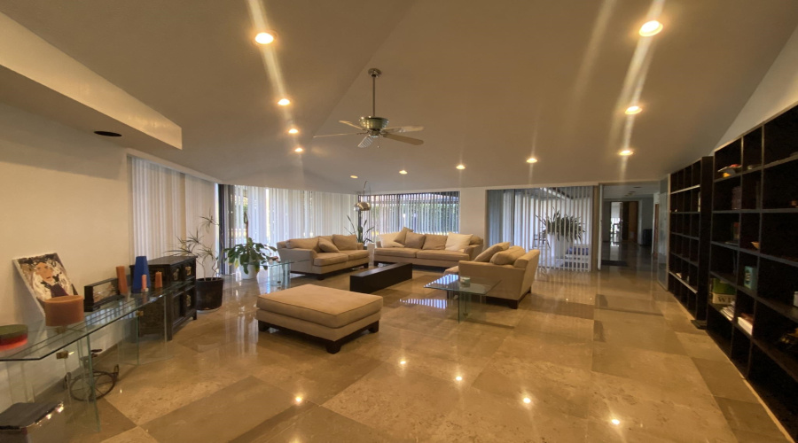 337 Regal Dr, LAREDO, Texas 78041, 4 Bedrooms Bedrooms, 7 Rooms Rooms,5 BathroomsBathrooms,Residential,For Sale,337 Regal Dr,20264575